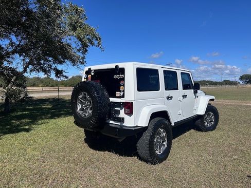 Used 2016 Jeep Wrangler Unlimited Rubicon w/ Connectivity Group image 2