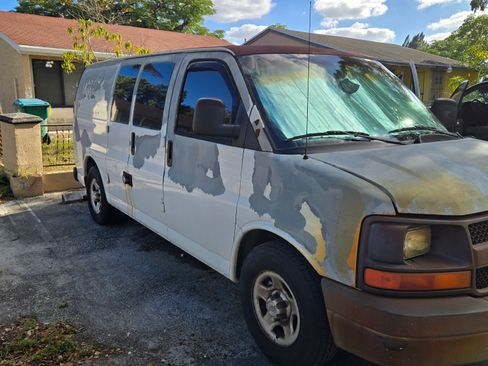 Used 2003 Chevrolet Express 1500 image 2