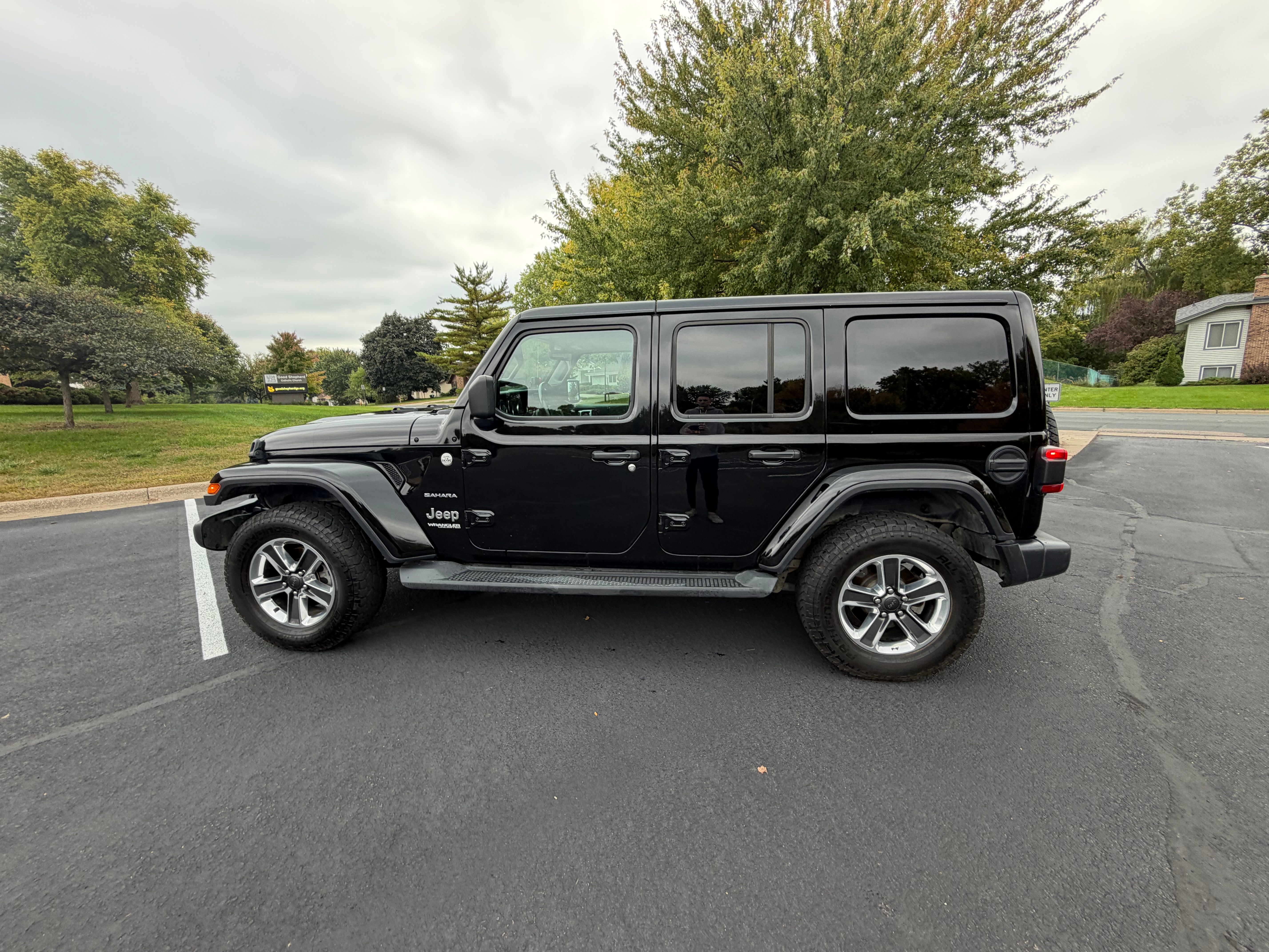 Used 2020 Jeep Wrangler Unlimited Sahara AWD/4WD image 1