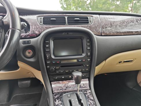 Used 2004 Jaguar S-TYPE R image 28