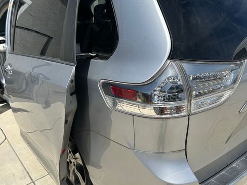 Used 2013 Toyota Sienna SE FWD image 14