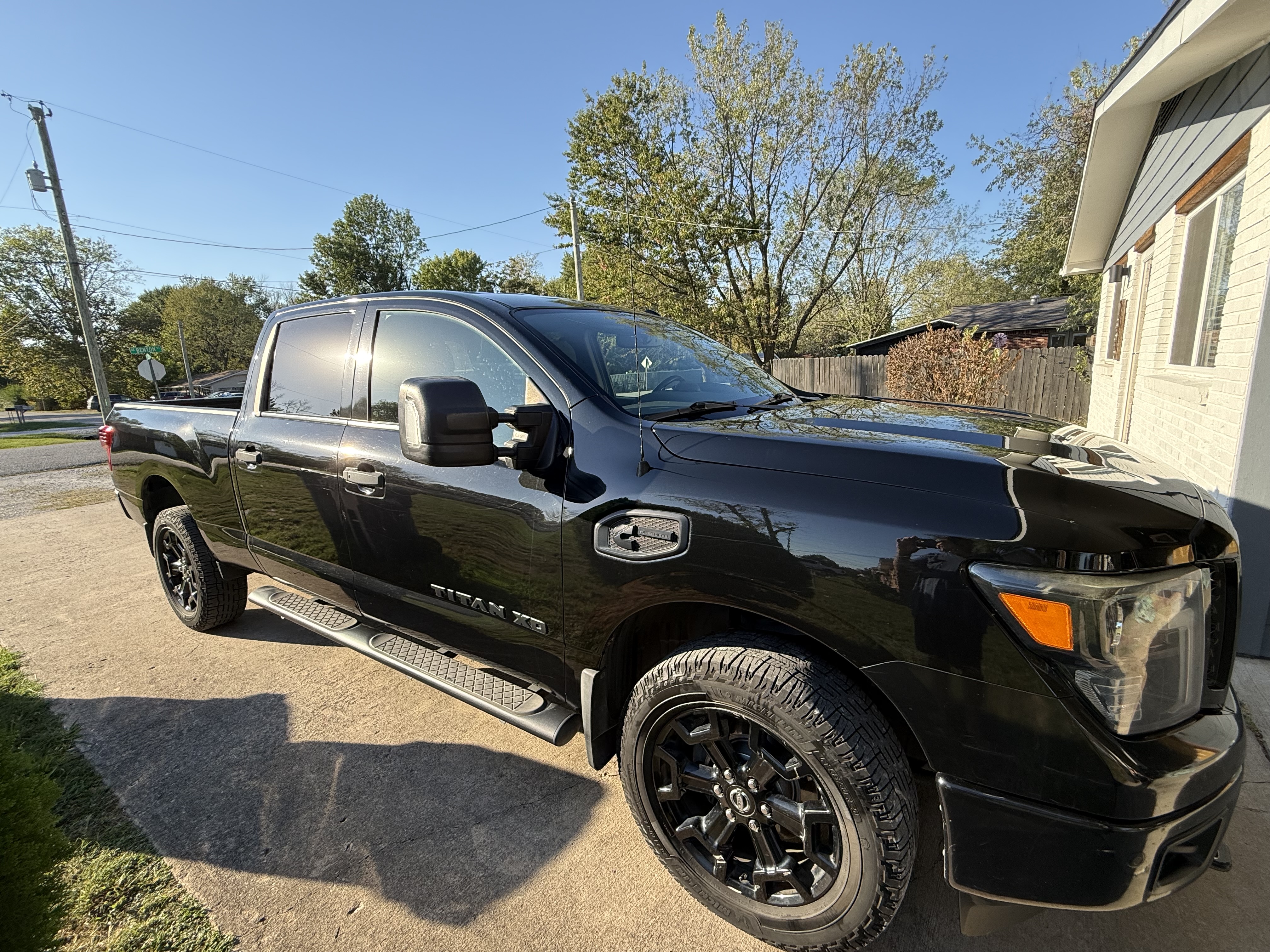 Used 2018 Nissan Titan SV w/ SV Convenience Package AWD/4WD image 4