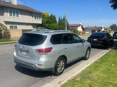 Used 2014 Nissan Pathfinder SV FWD image 8