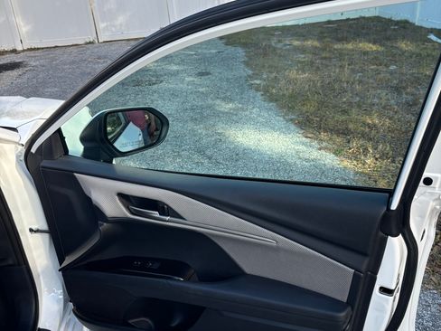 Used 2025 Toyota Camry SE image 17