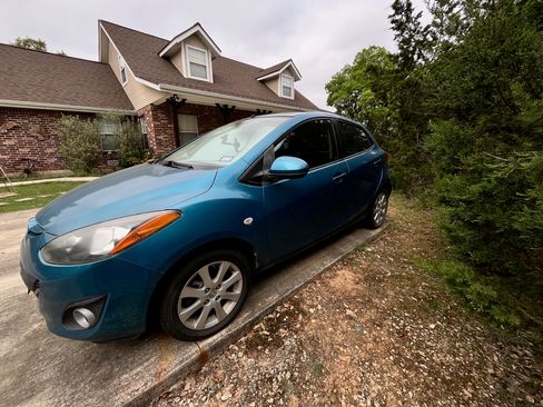 Used 2011 MAZDA MAZDA2 Touring image 2