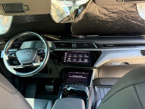 Used 2022 Audi e-tron Premium Plus w/ Premium Plus Package AWD/4WD image 15