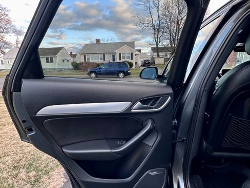 Used 2017 Audi Q3 2.0T Prestige w/ Prestige Package image 5