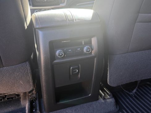 Used 2018 Chevrolet Traverse LT image 13