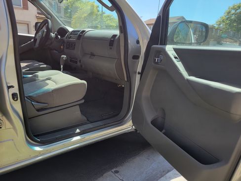 Used 2007 Nissan Frontier SE w/ SE Value Truck Pkg image 13