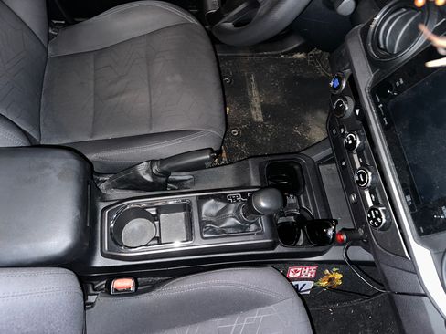 Used 2017 Toyota Tacoma TRD Off-Road w/ Tow Package (A/T) image 11