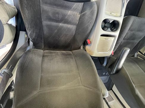 Used 2016 Dodge Grand Caravan SXT w/ UConnect Hands-Free Group image 16