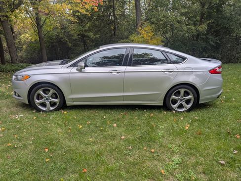 Used 2015 Ford Fusion SE w/ Equipment Group 201A image 2