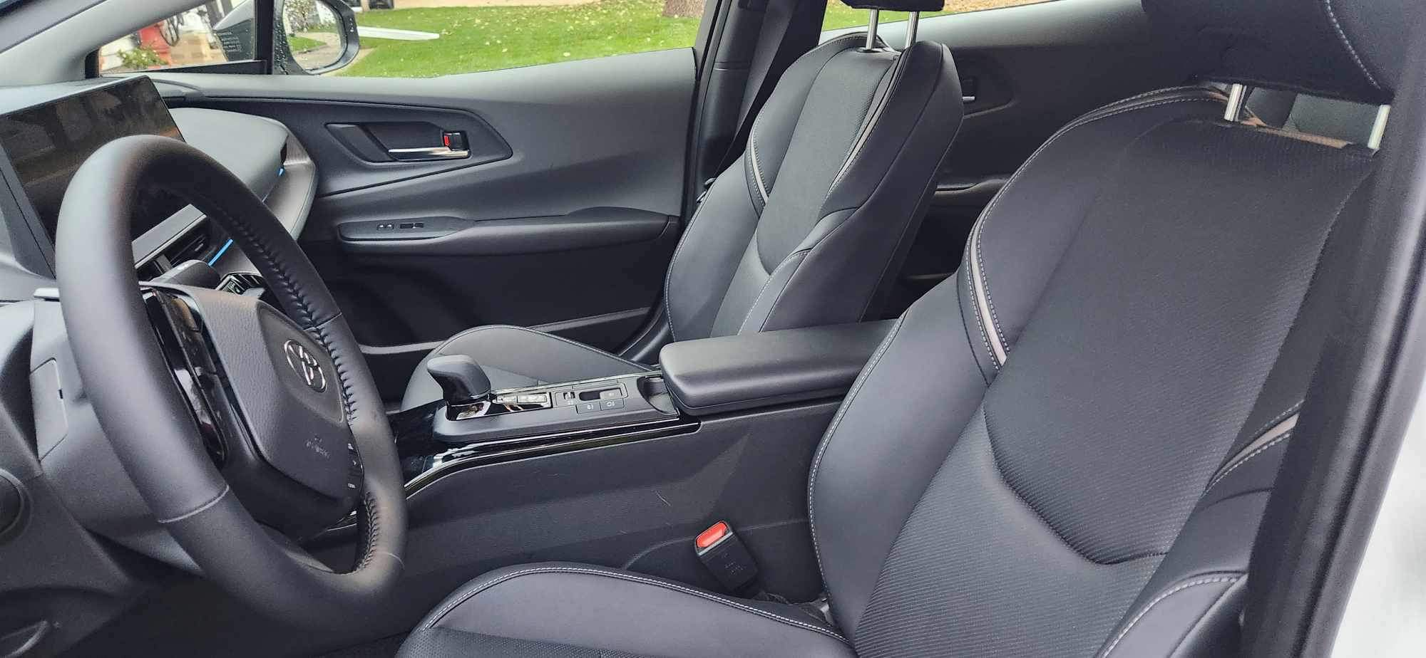 Used 2023 Toyota Prius XLE AWD/4WD image 6