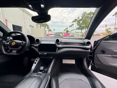 Used 2018 Ferrari GTC4Lusso AWD/4WD image 13