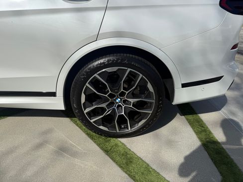 Used 2026 BMW X7 xDrive40i w/ Executive Package image 11