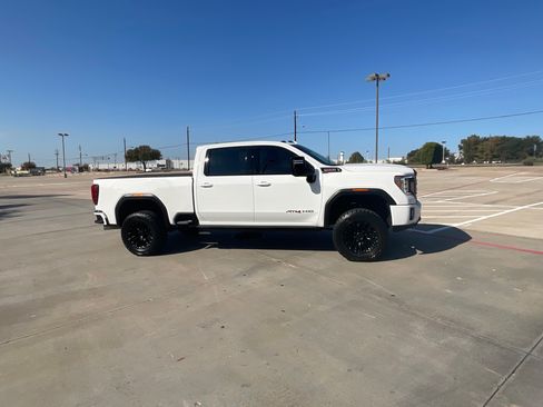 Used 2022 GMC Sierra 2500 AT4 w/ AT4 Preferred Package image 4