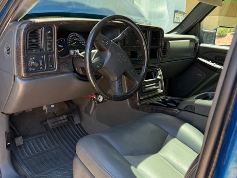 Used 2006 Chevrolet Silverado 2500 LT w/ Heavy-Duty Power Package AWD/4WD image 13