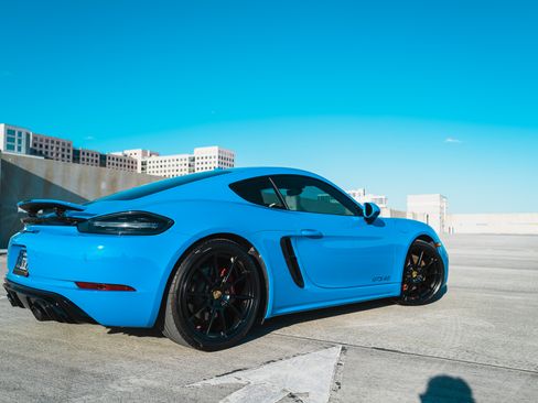 Used 2022 Porsche 718 Cayman GTS image 12