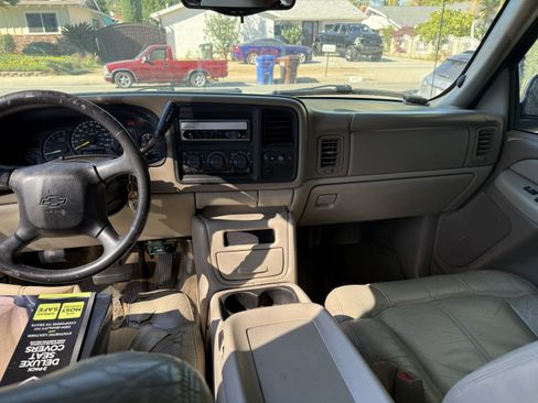 Used 2001 Chevrolet Suburban 2500 LS w/ LS Preferred Equipment Group image 8