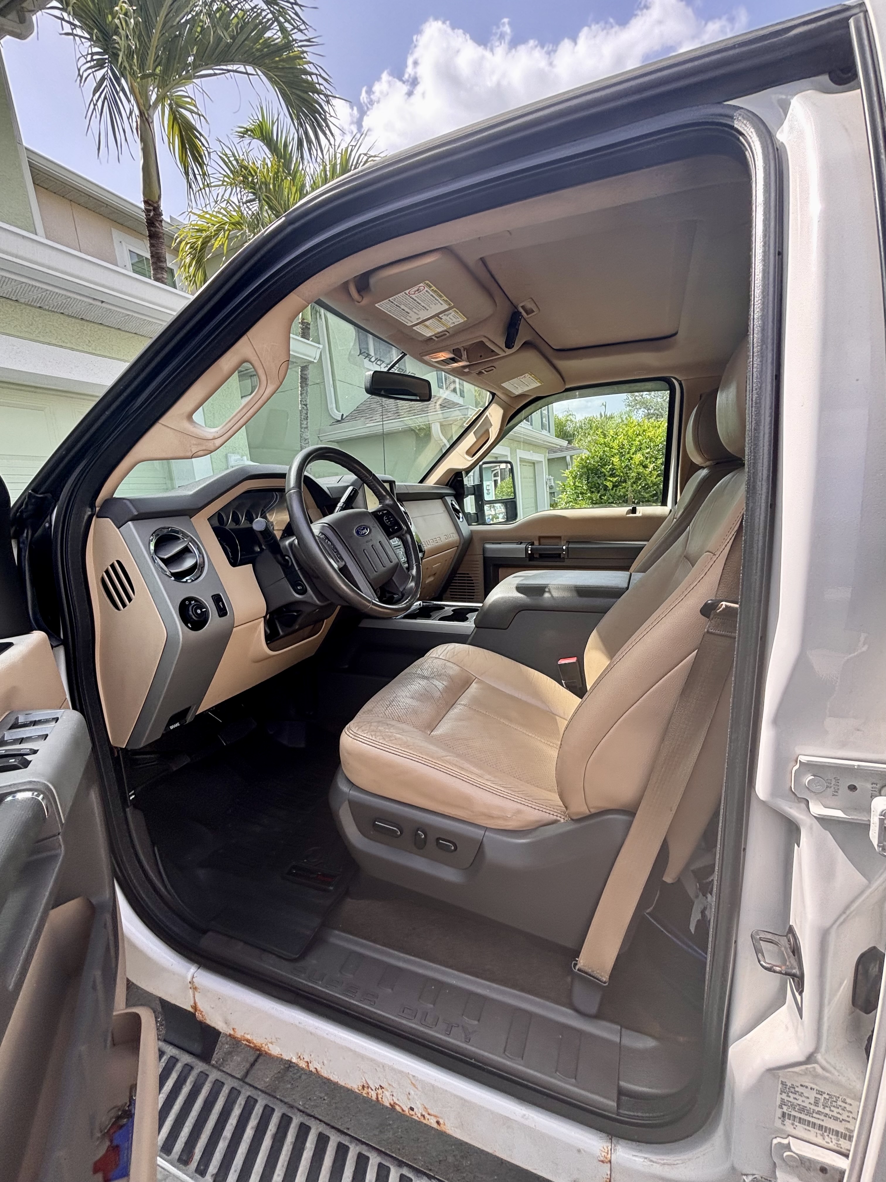 Used 2015 Ford F250 Lariat w/ Lariat Ultimate Package AWD/4WD image 9