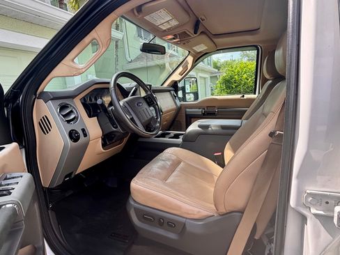 Used 2015 Ford F250 Lariat w/ Lariat Ultimate Package AWD/4WD image 9