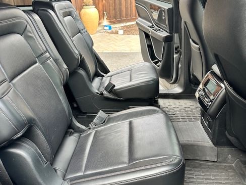 Used 2020 Lincoln Aviator Reserve w/ Elements Package Plus image 8