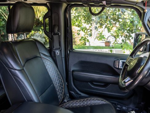 Used 2020 Jeep Wrangler Unlimited Sahara AWD/4WD image 13