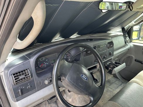 Used 2006 Ford F350 XL image 2