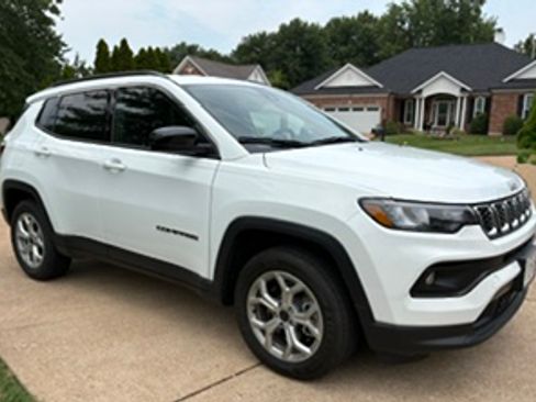 Used 2026 Jeep Compass Latitude AWD/4WD image 2