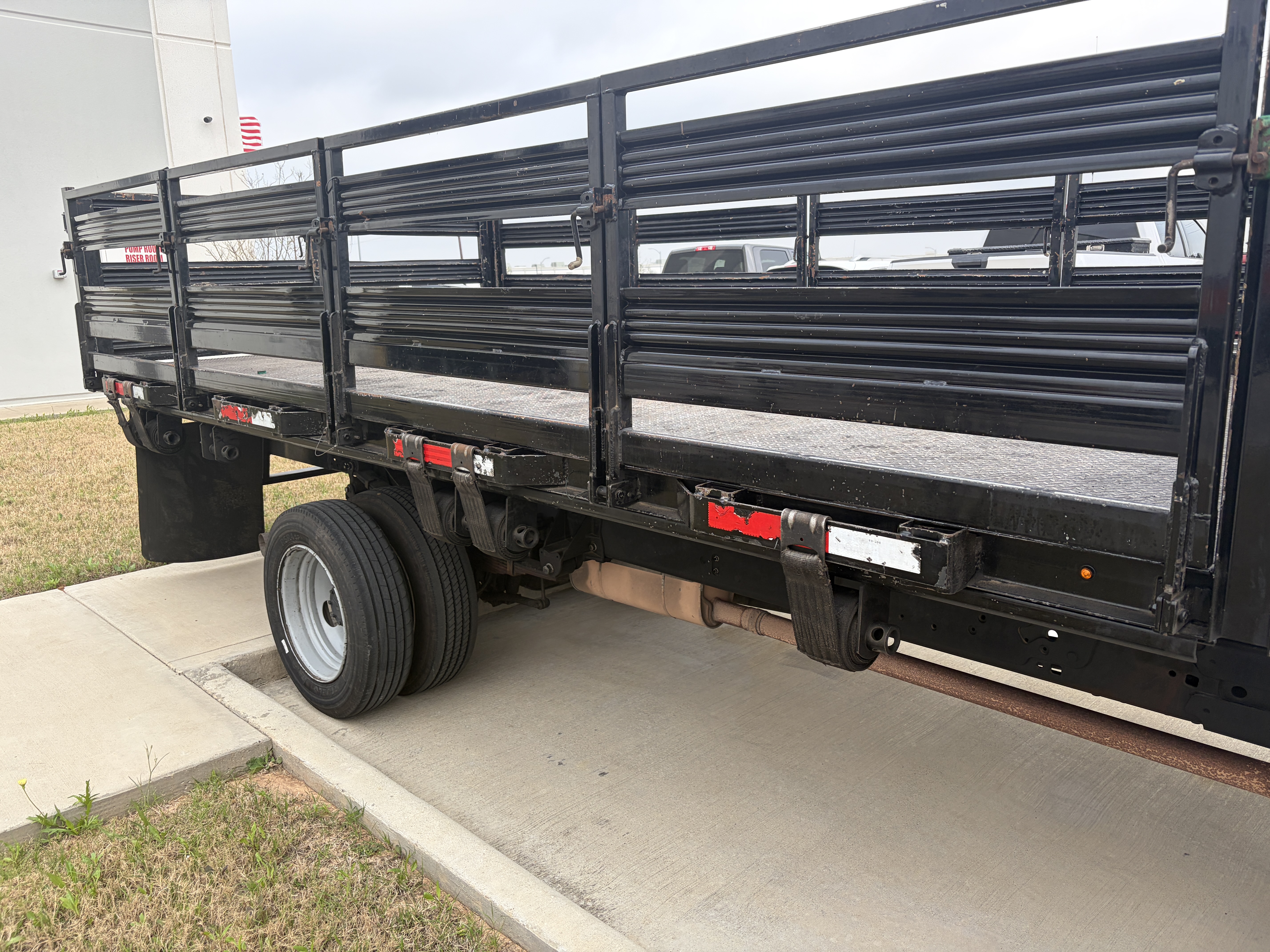 Used 2018 Ford F550 2WD Regular Cab Super Duty image 4