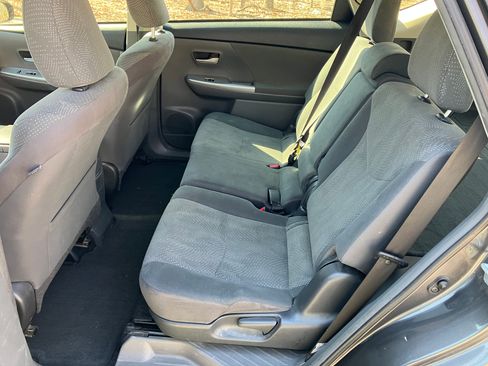 Used 2014 Toyota Prius V Three image 10