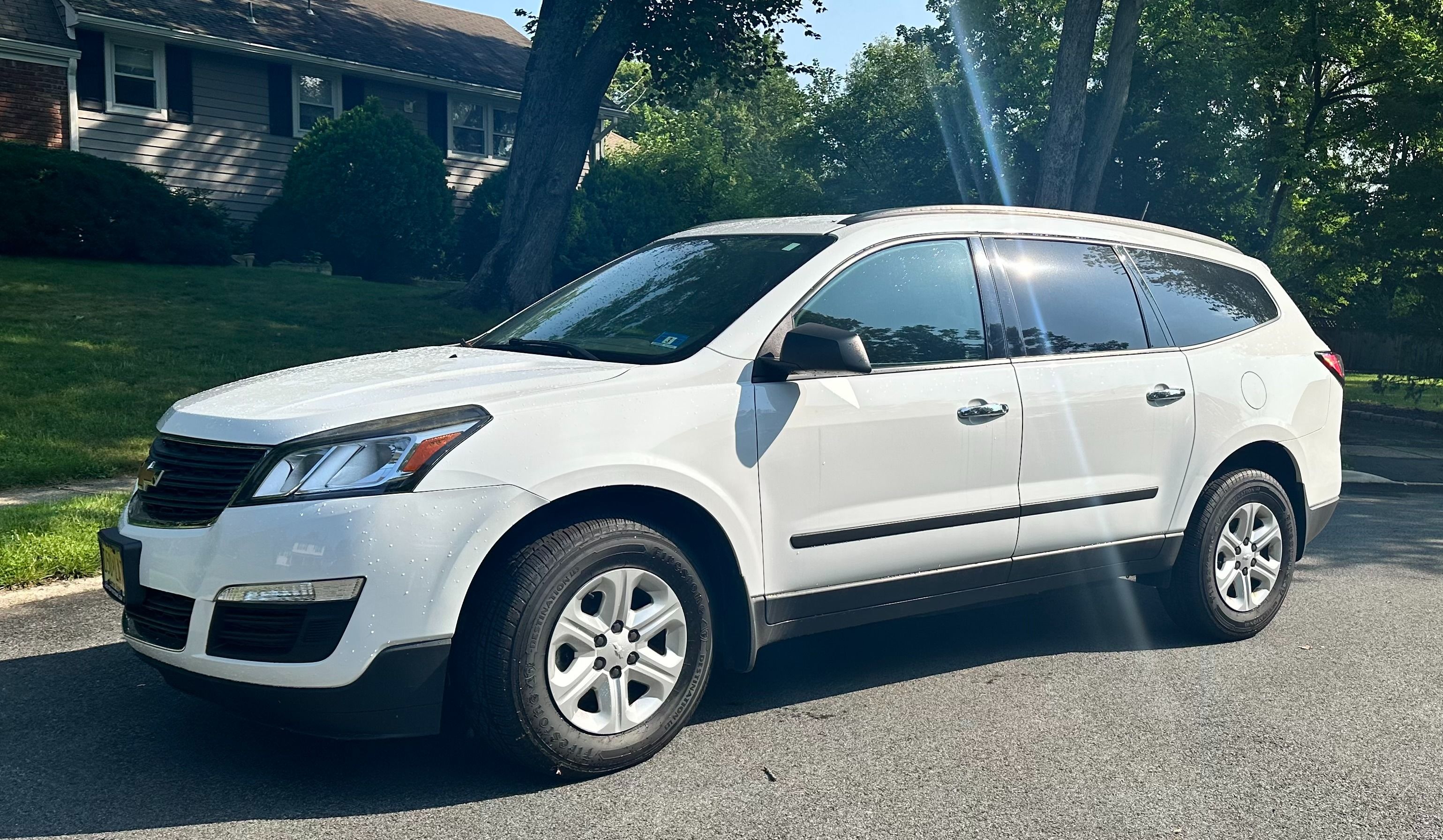 Used 2016 Chevrolet Traverse LS FWD image 1