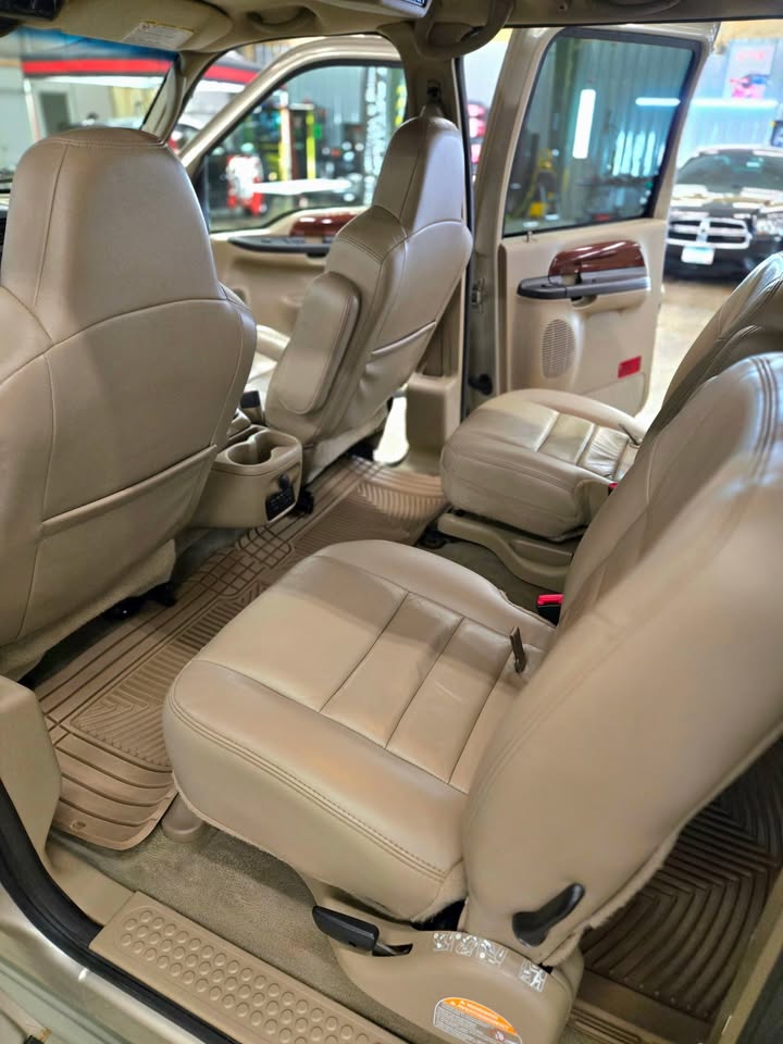 Used 2005 Ford Excursion Limited AWD/4WD image 8