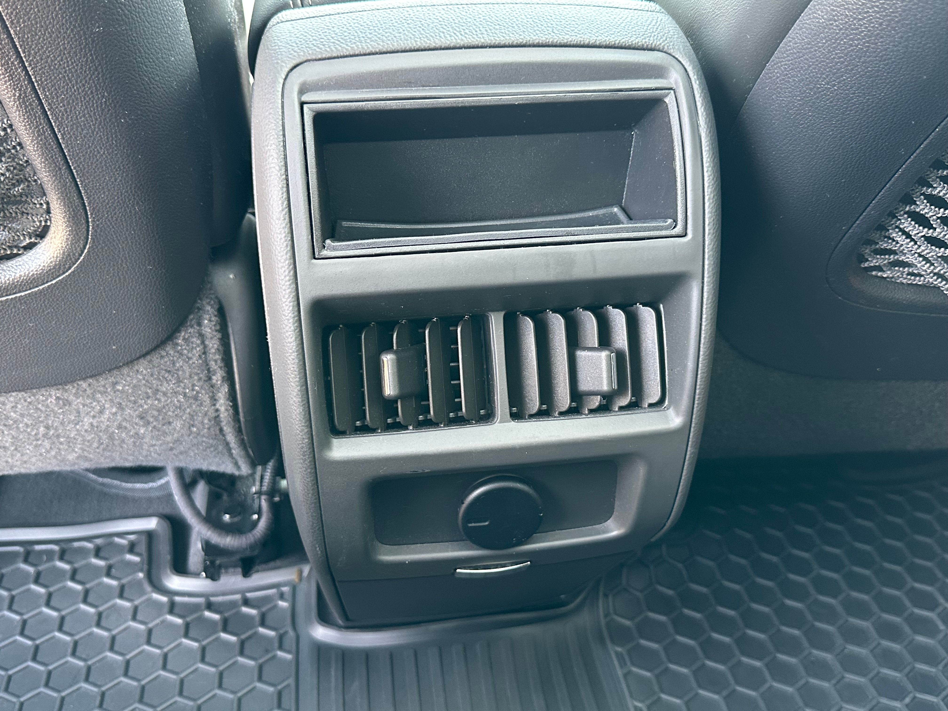 Used 2016 Cadillac SRX Luxury FWD image 9
