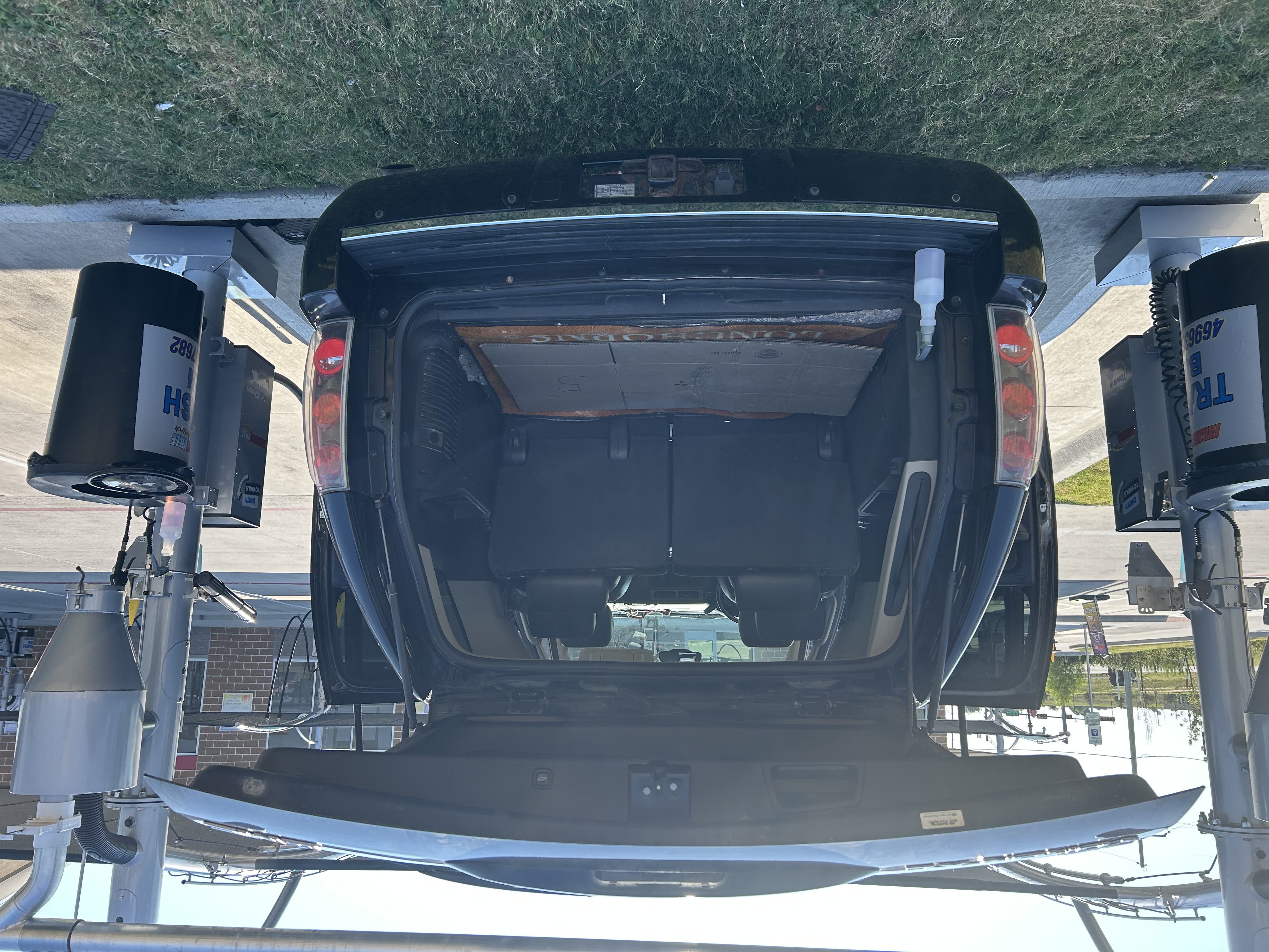 Used 2010 GMC Yukon XL Denali AWD/4WD image 16