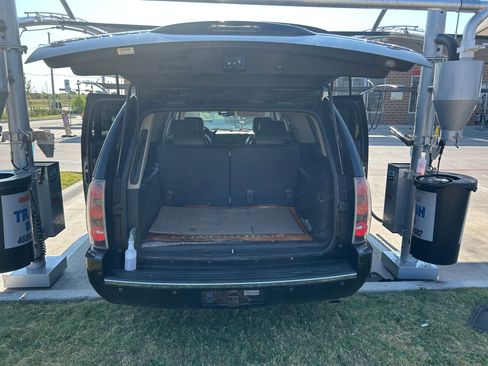 Used 2010 GMC Yukon XL Denali AWD/4WD image 16