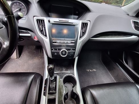 Used 2020 Acura TLX image 9