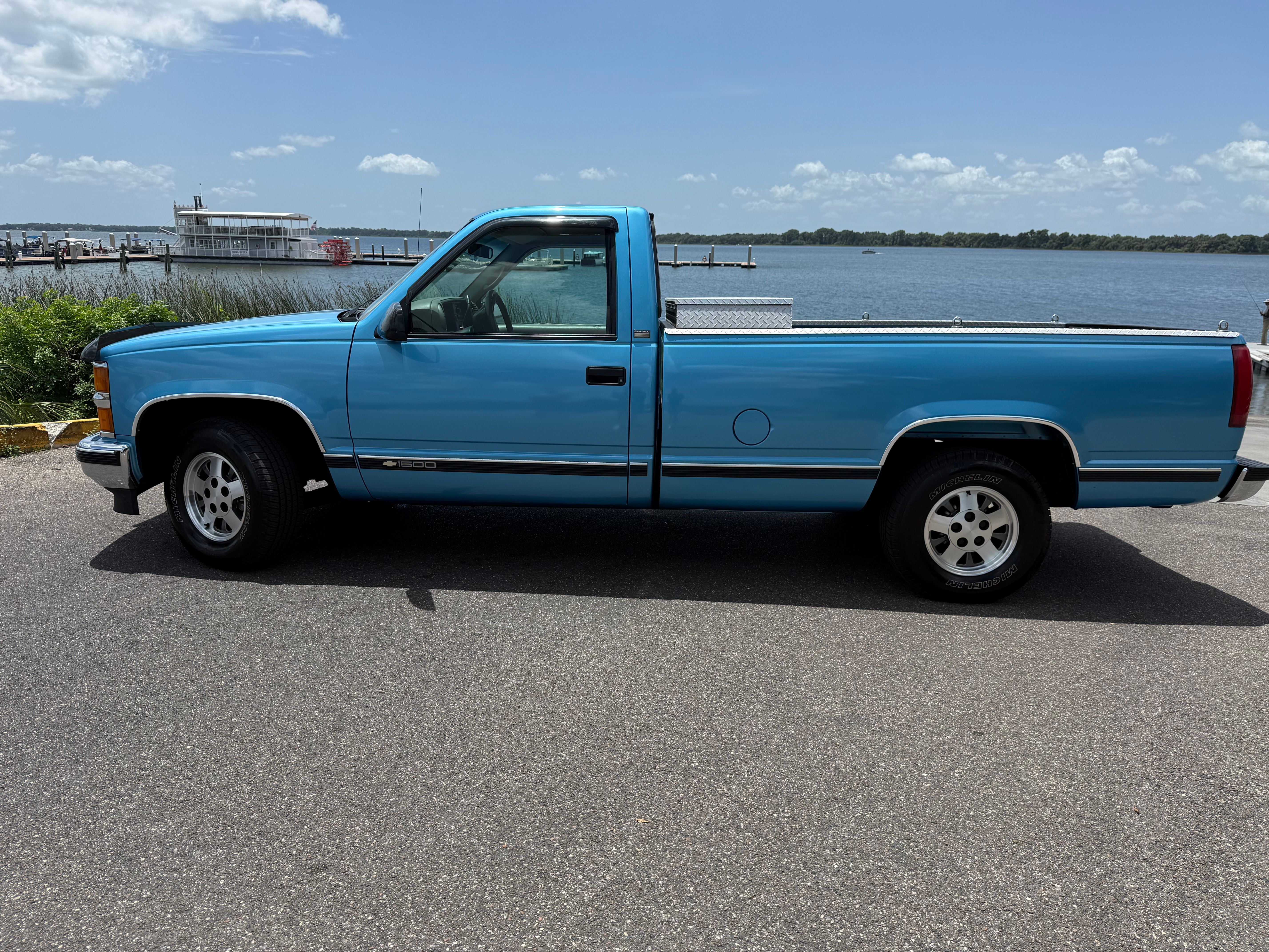 Used 1995 Chevrolet Silverado 1500 2WD Regular Cab image 2