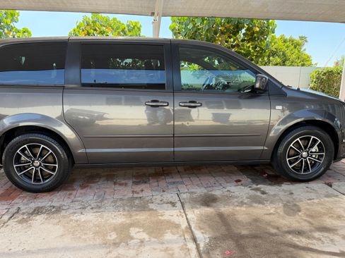 Used 2014 Dodge Grand Caravan SE FWD image 5