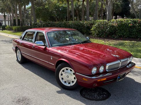 Used 2000 Jaguar XJ Vanden Plas image 8