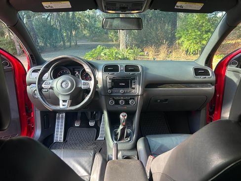 Used 2011 Volkswagen Golf 2-Door image 8