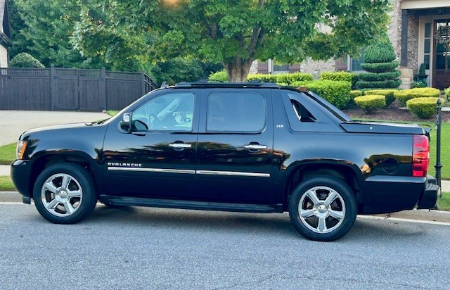 Used 2012 Chevrolet Avalanche LTZ RWD image 1
