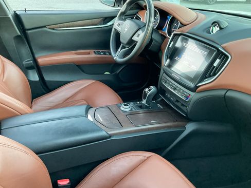 Used 2017 Maserati Ghibli w/ Luxury Package image 9