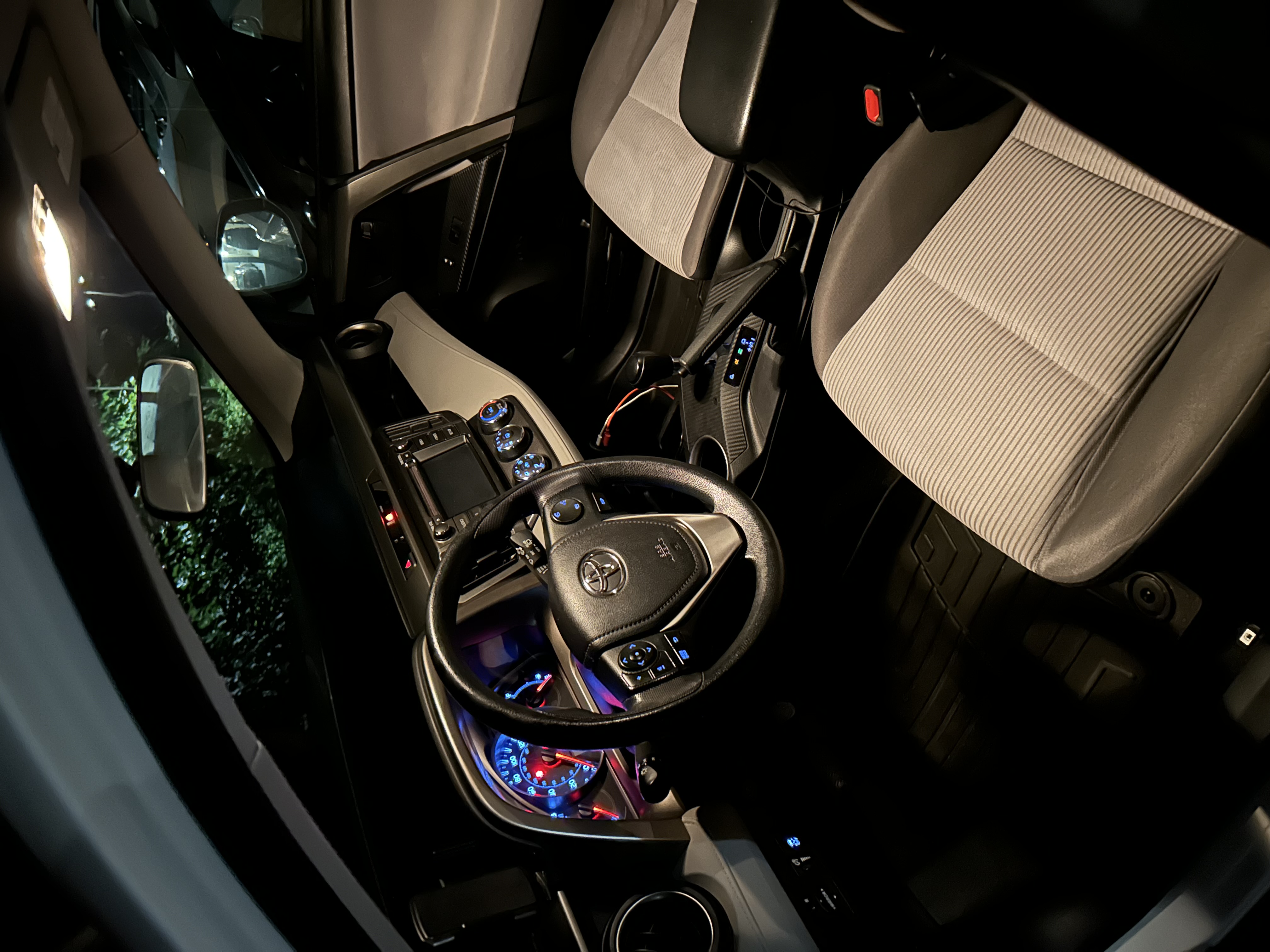 Used 2015 Toyota RAV4 LE FWD image 5
