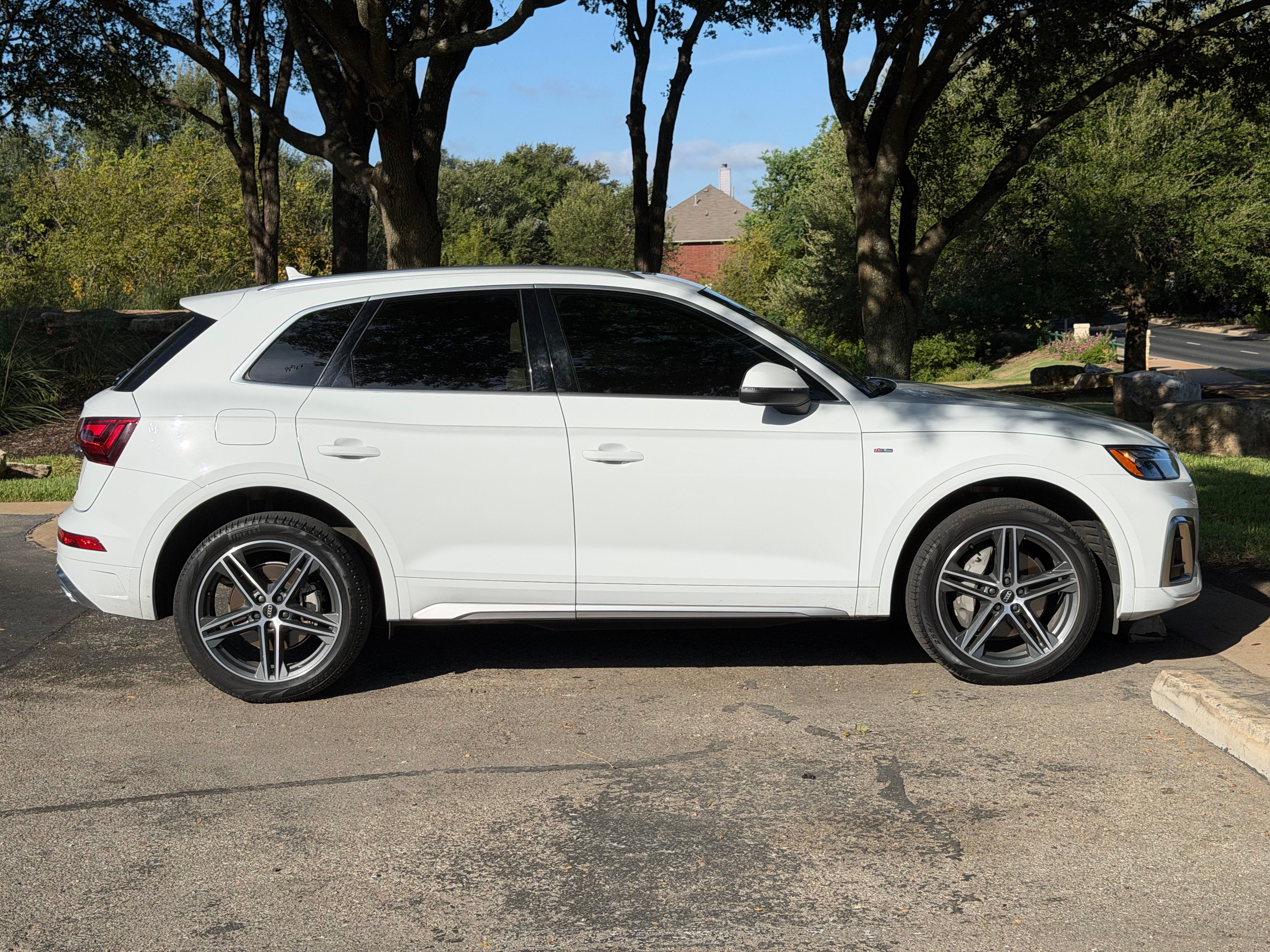 Used 2023 Audi Q5 e Premium Plus w/ Premium Plus Package AWD/4WD image 12