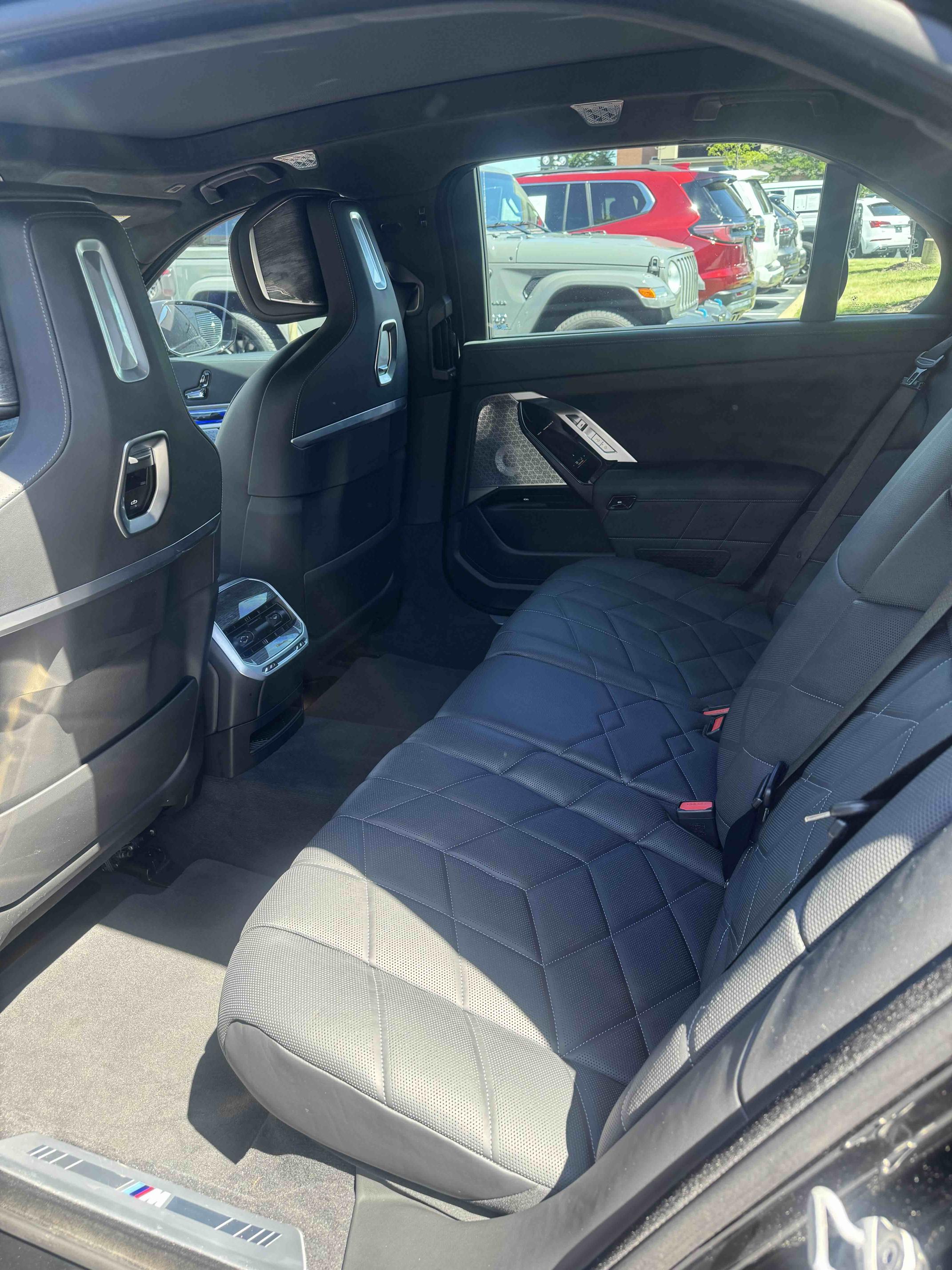 Used 2023 BMW i7 xDrive60 AWD/4WD image 20