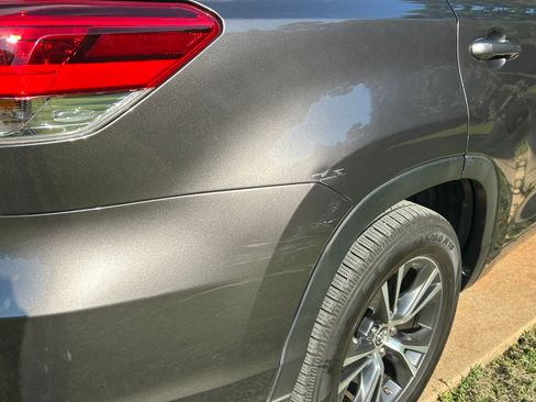 Used 2017 Toyota Highlander Plus FWD image 6