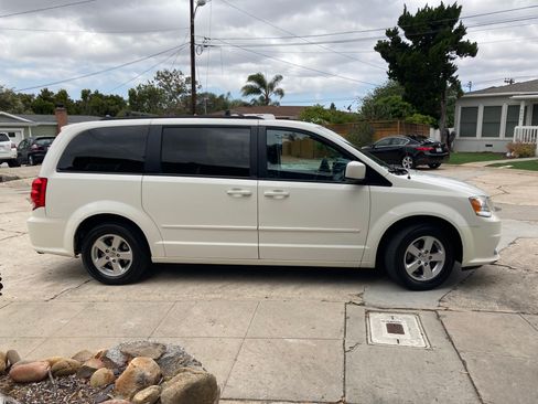 Used 2012 Dodge Grand Caravan SXT image 12