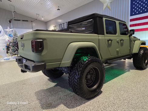 Used 2020 Jeep Gladiator Sport w/ Quick Order Package 24S image 9