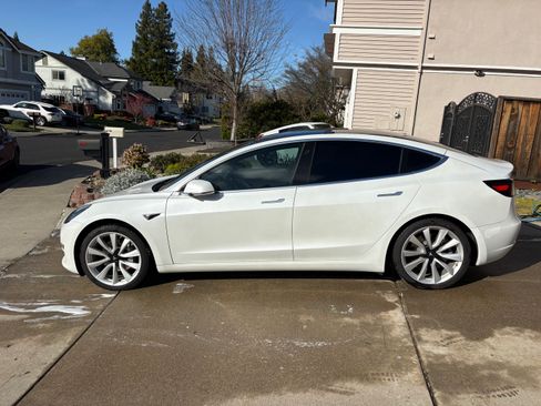 Used 2020 Tesla Model 3 image 2